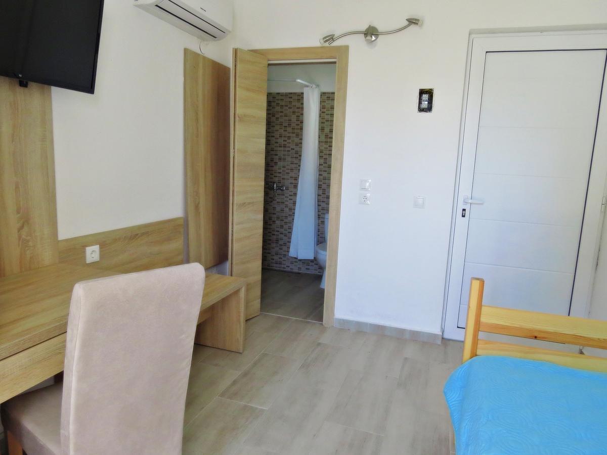 Loukas Beach Rooms Kiotari Exterior photo